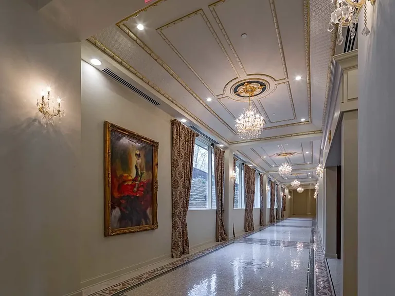 The Alexander — Photo 20