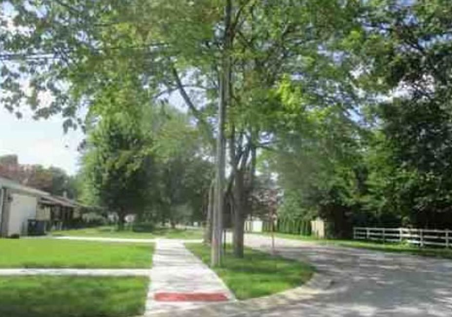 Exterior Neighborhood (street photo)