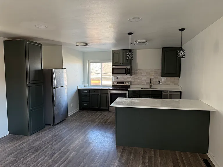 7851 Glenorchard Dr — Photo 3