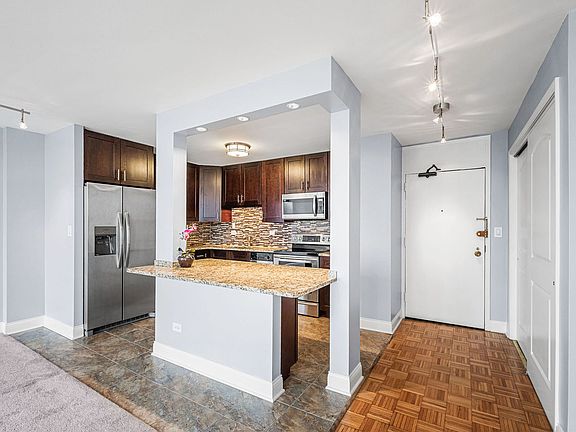 5th image of 5455 N Sheridan Rd APT 711