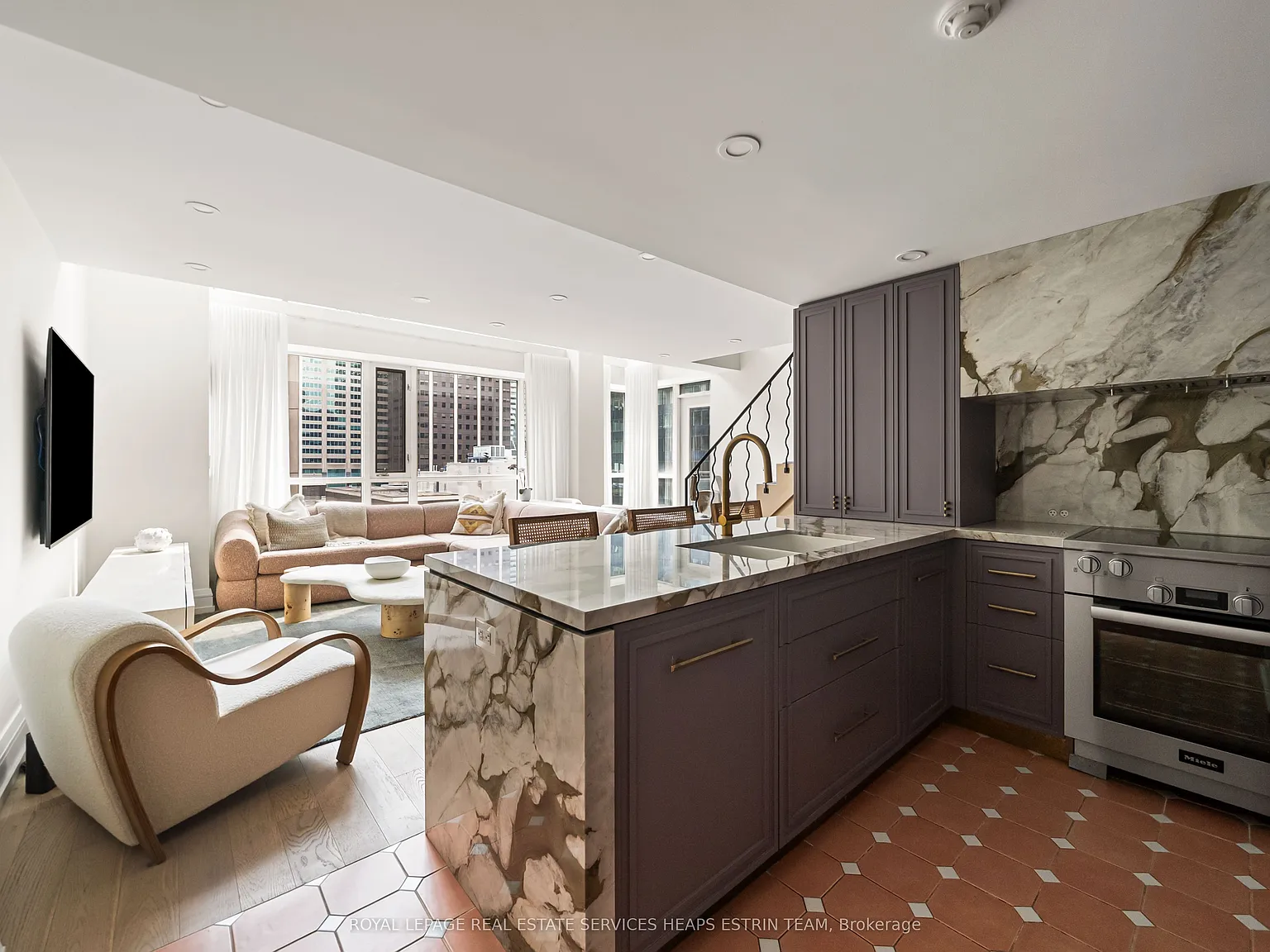 3 bed, $7,000 — Photo 2
