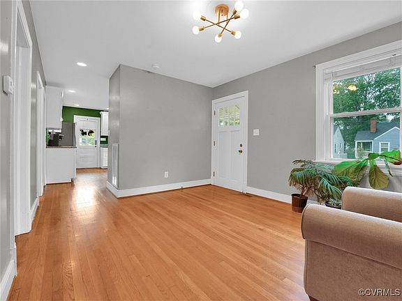 3rd image of 520 Craigie Ave