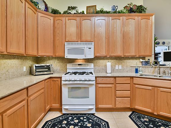 beautiful Quartz countertops