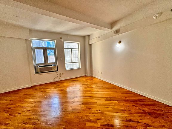 3rd image of 2928 41st Ave APT 511
