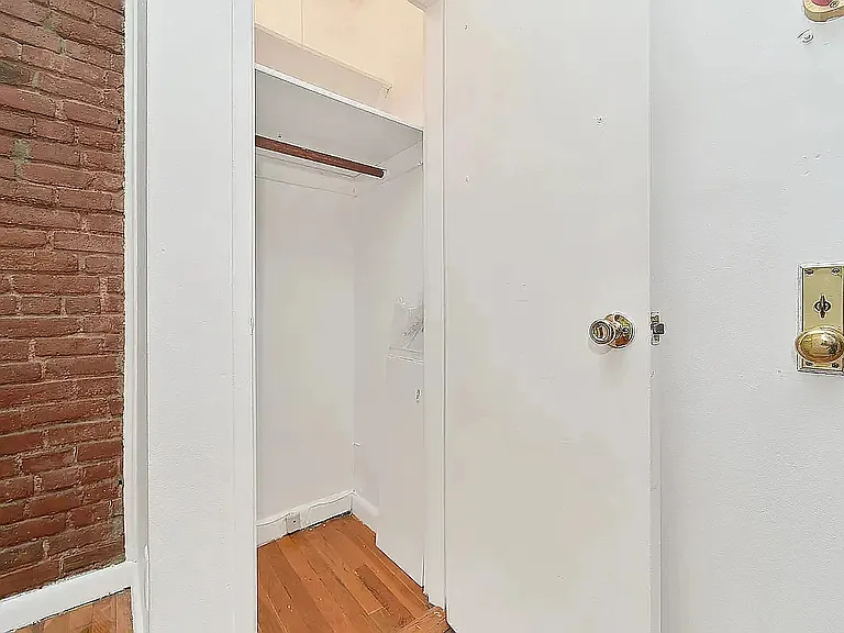 241 W 24th St #4XX — Photo 4