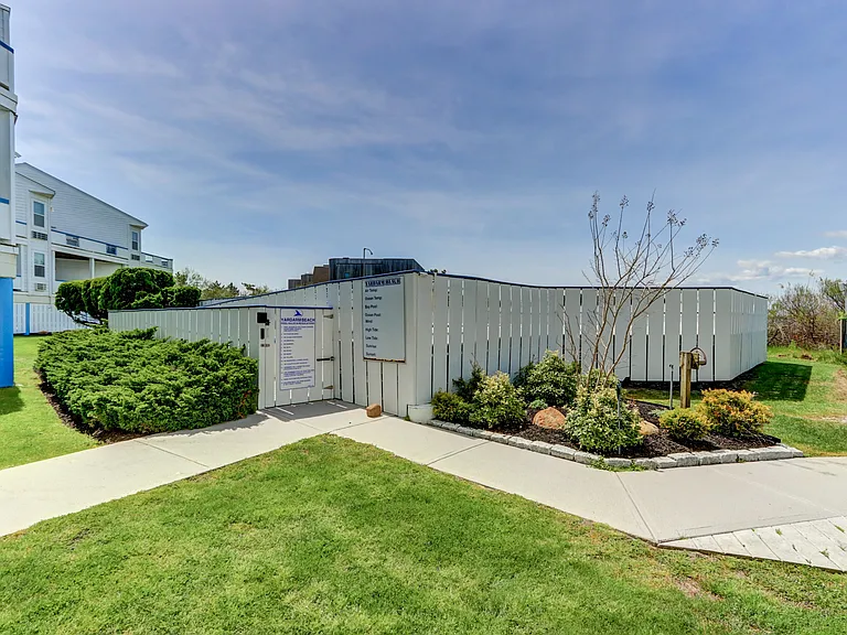 260 Dune Rd #124 — Photo 7