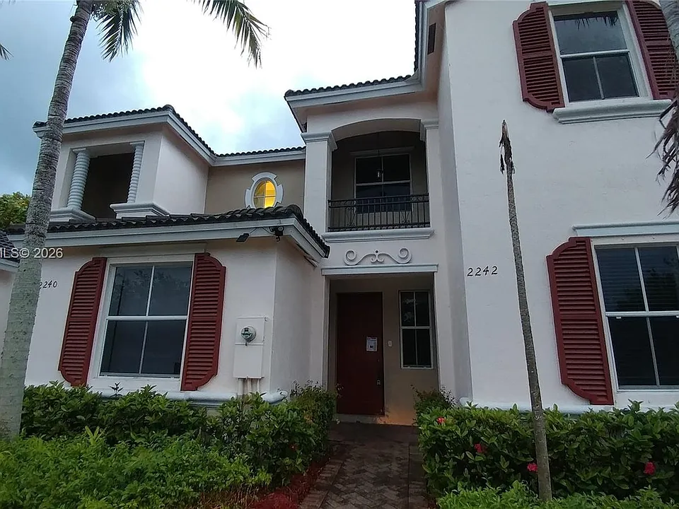 2242 NE 42nd Cir #2242