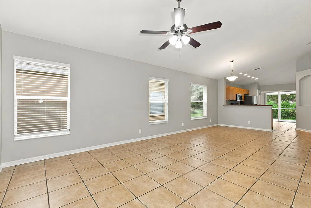 3 bed, 2.0 bath, 1335 sqft, $2,060 — Photo 4