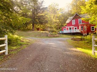 16 Chaplin Aly, Whitehall, NY 12887