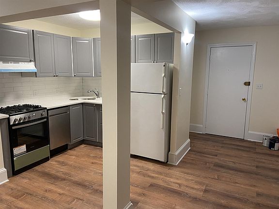 5th image of 40 College Ave