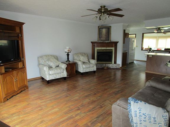 3rd image of 1855 Park Ave