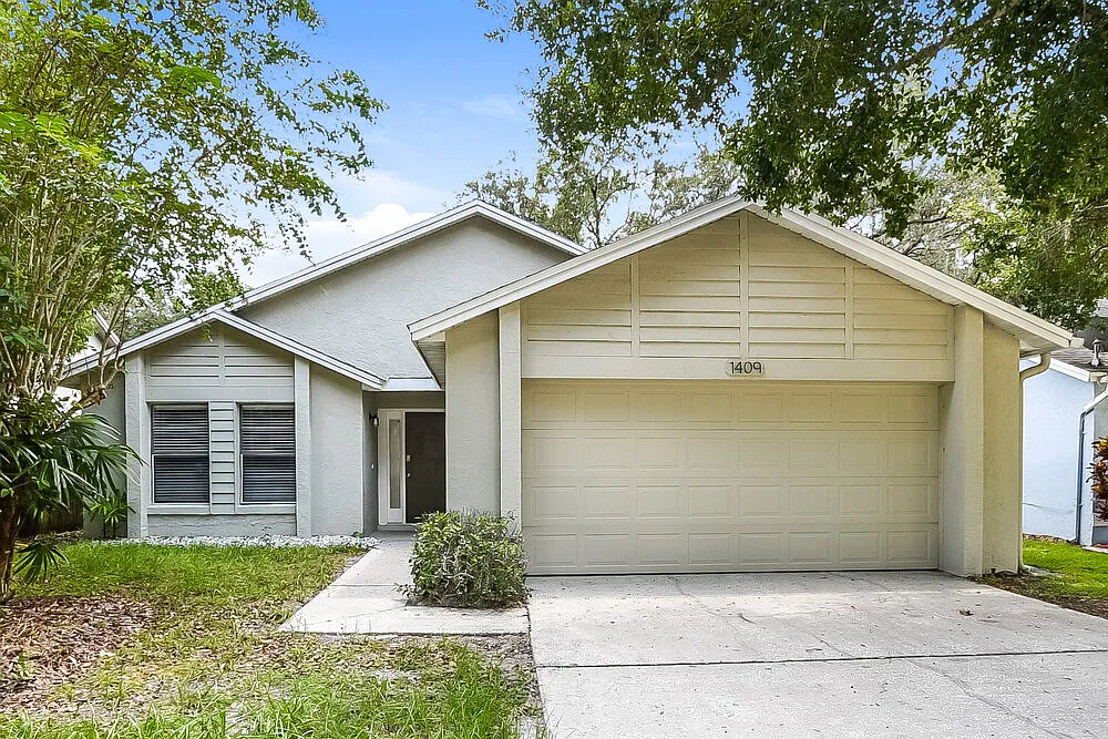 3 bed, 2.0 bath, 1318 sqft, $2,245 — Photo 1