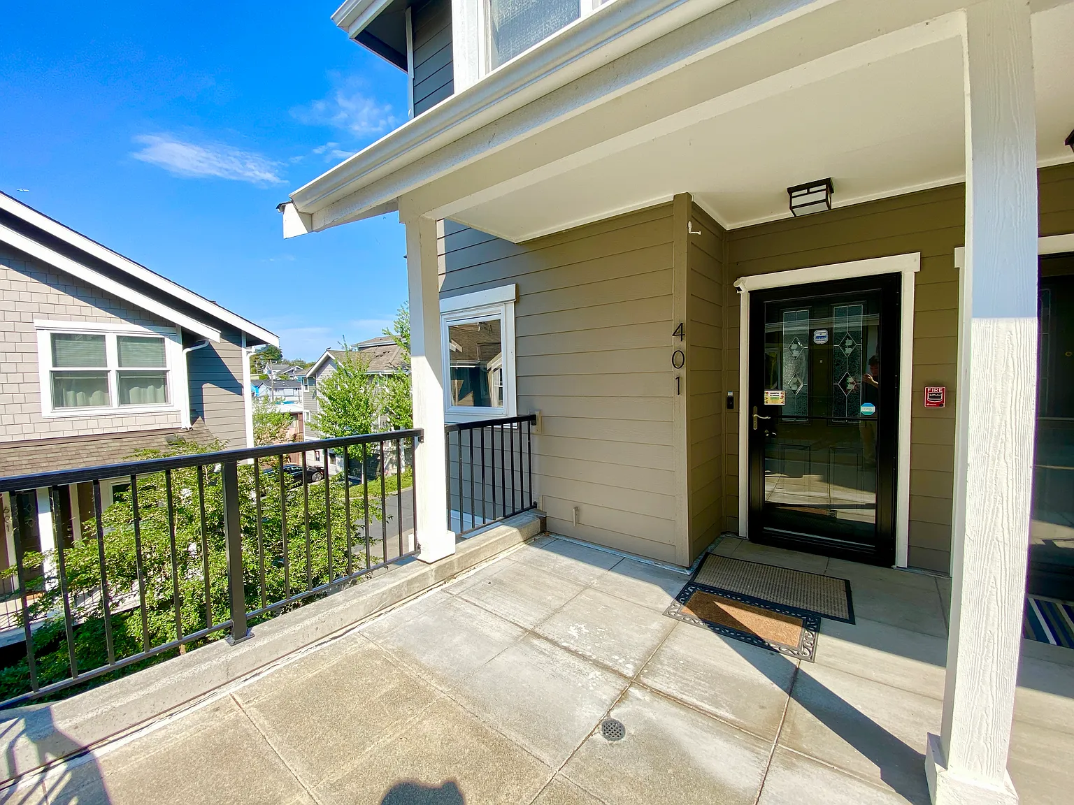 3 bed, 2.5 bath, 1054 sqft, $2,500 — Photo 2