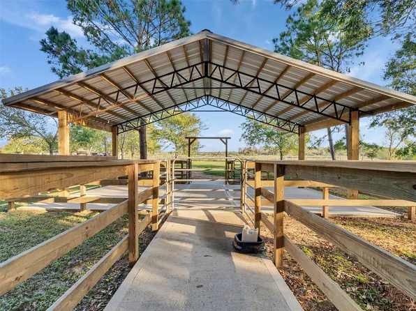 1010 Kilgore Rd, Baytown, TX 77520