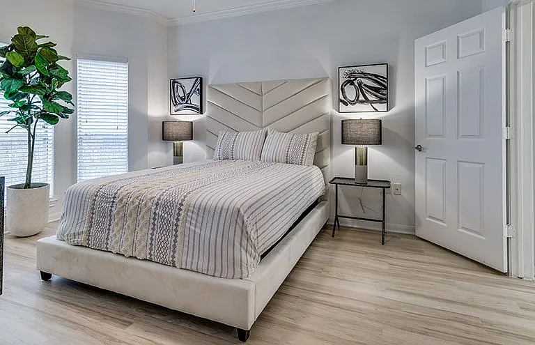 NEO at Midtown Apartments — Photo 8