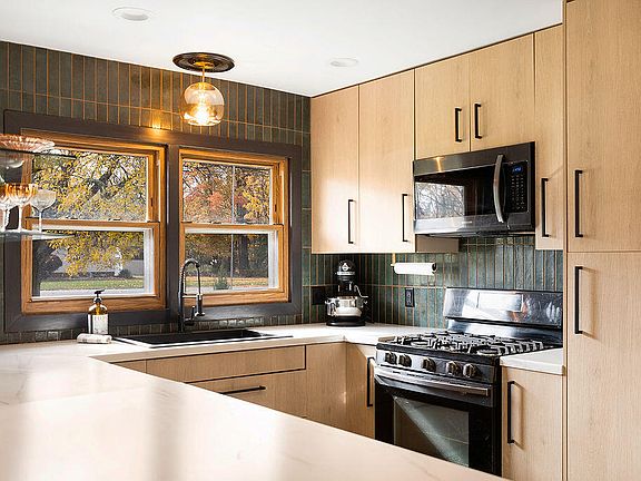 4th image of 3125 Leonard St NW
