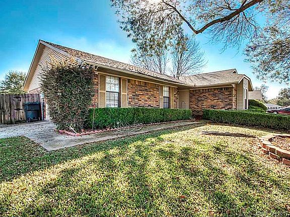 3rd image of 5606 Jennifer Ln