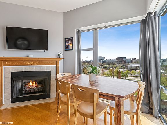 3rd image of 100 N Hermitage Ave Unit 701