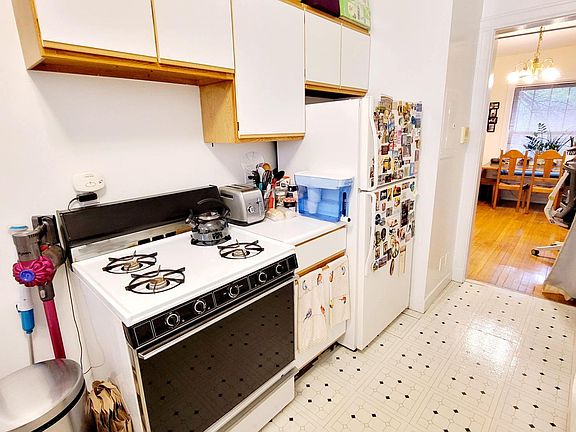 4th image of 1300 W Farwell Ave #2SW