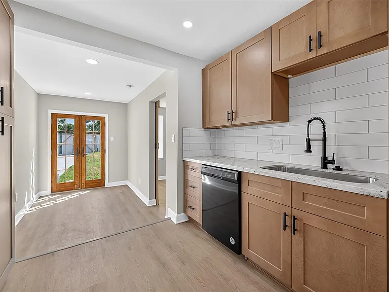 889 Chas Ln — Photo 9