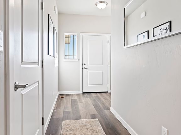 3rd image of 745 Twilight Loop