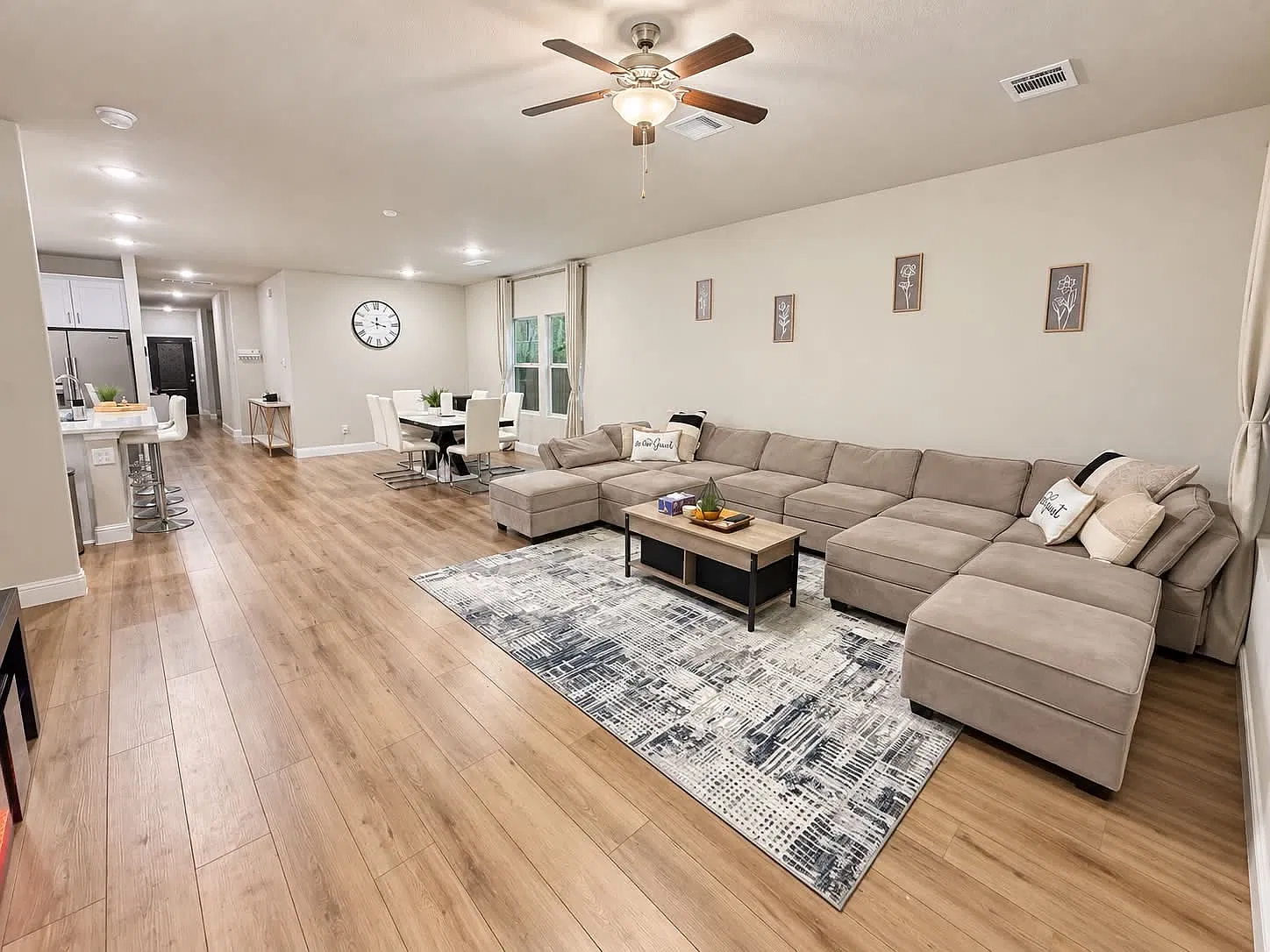 4 bed, 2.5 bath, 2887 sqft, $4,095 — Photo 4