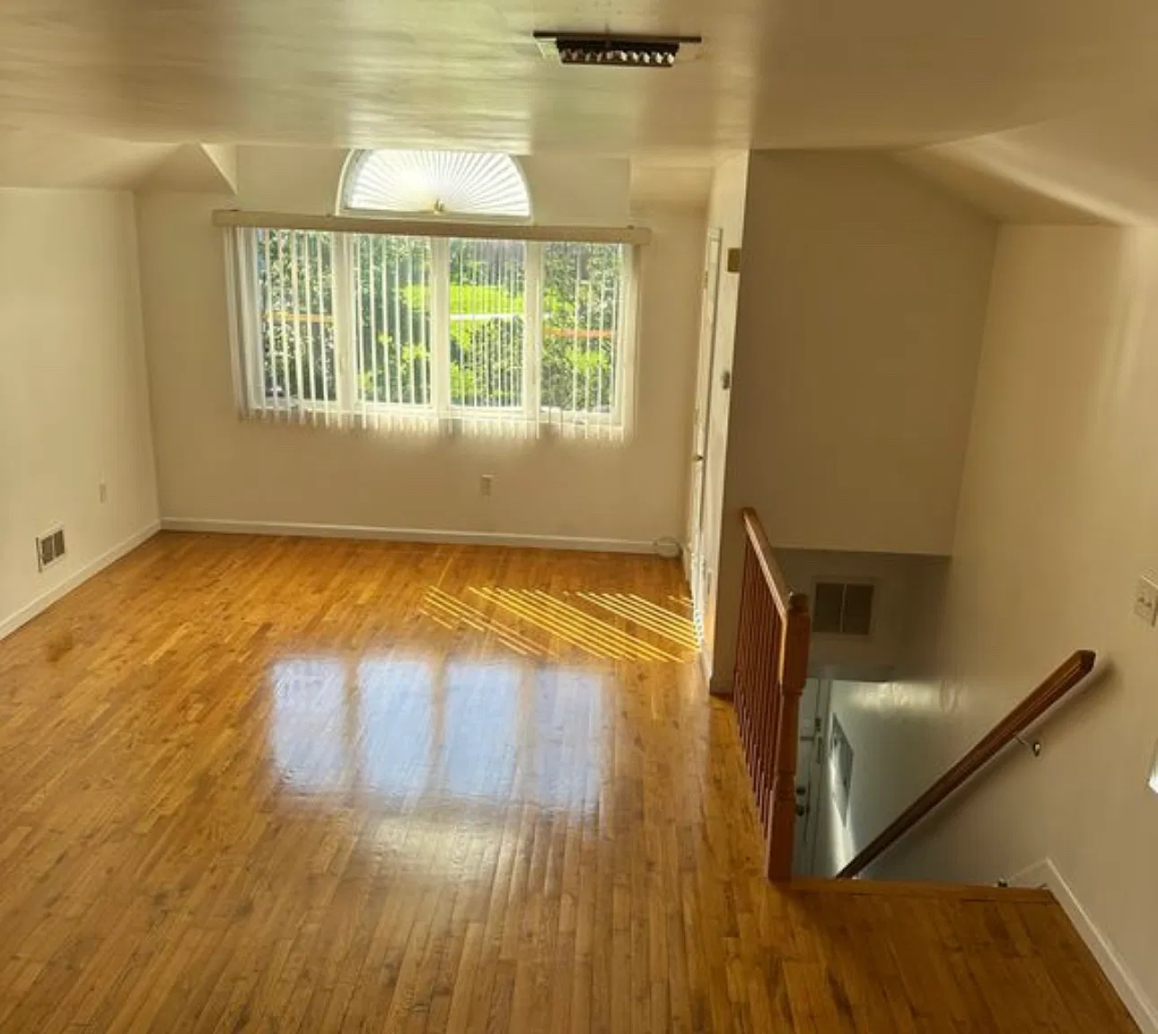 57 Renfrew Pl — Photo 4