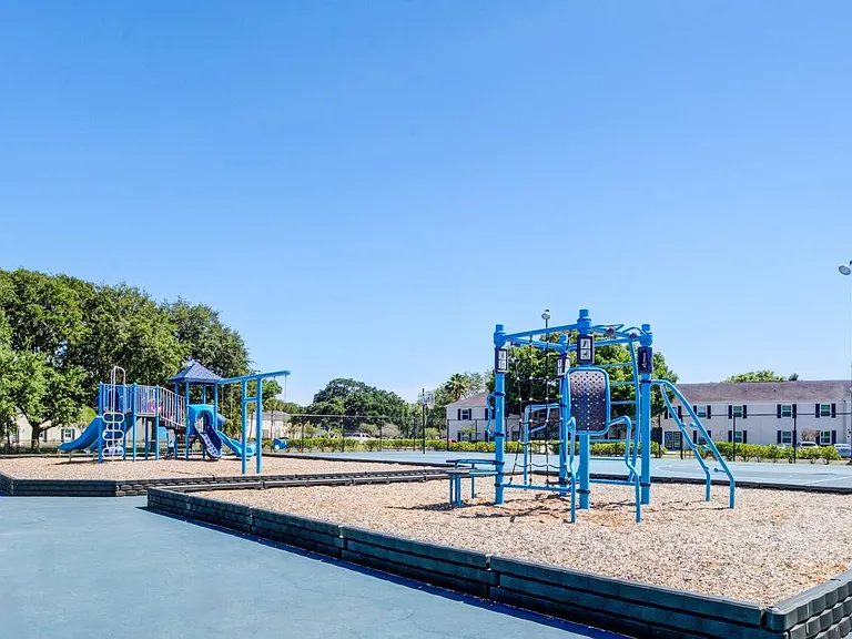 Park at Lake Magdalene Apartments and Townhomes — Photo 18