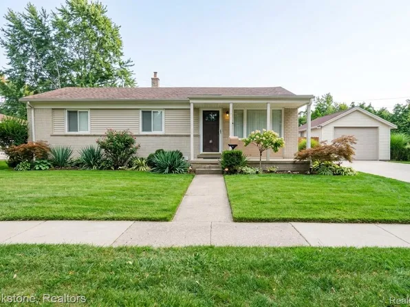 22948 E Schafer St, Clinton Township, MI 48035