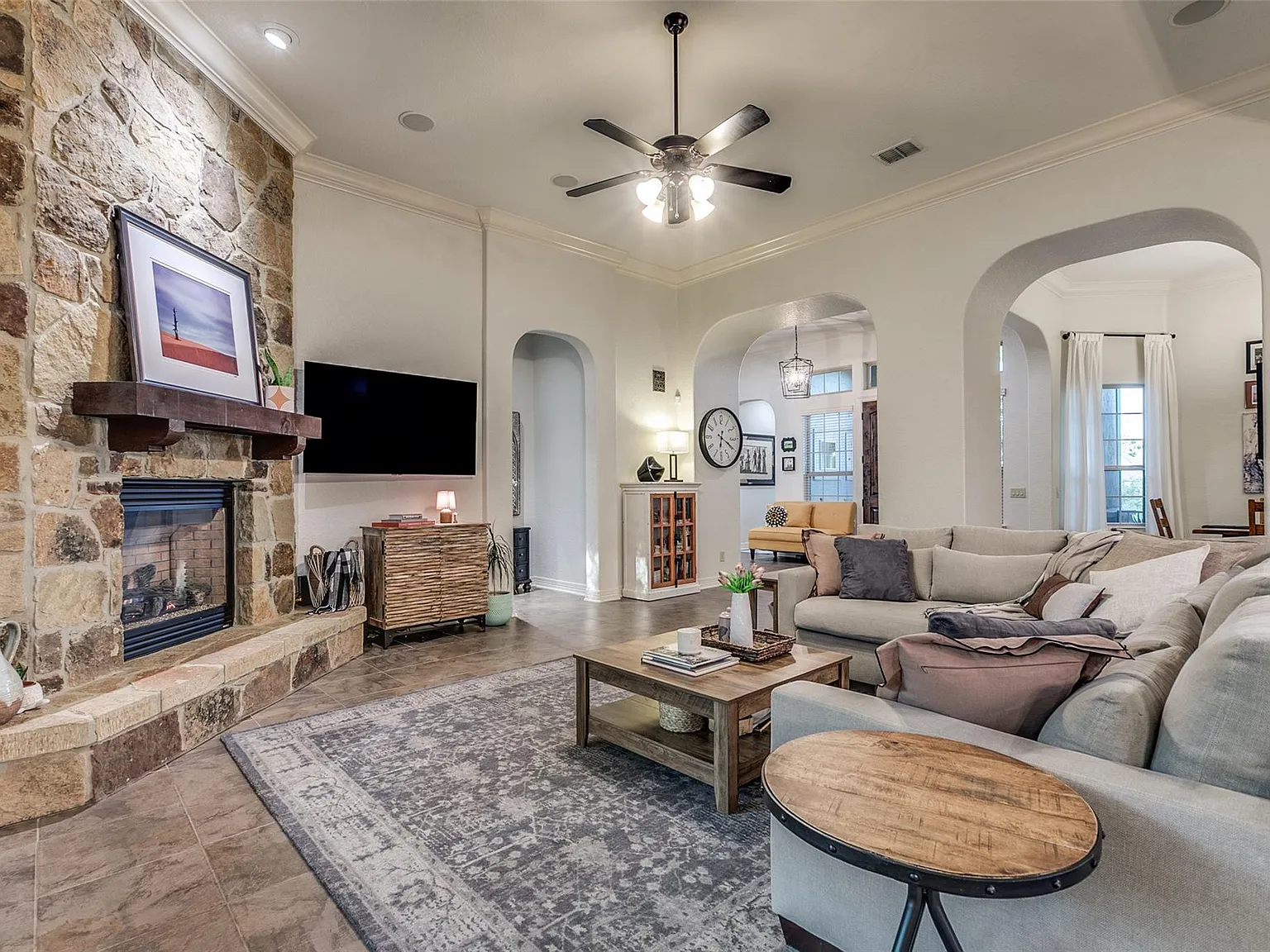 3 bed, 2.5 bath, 2658 sqft, $3,400 — Photo 4