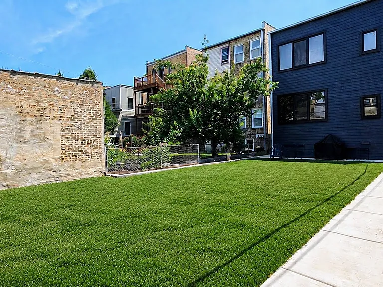 2230 W Wilson Ave — Photo 28
