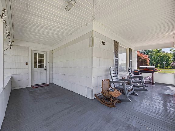 3rd image of 578 Ridge Rd