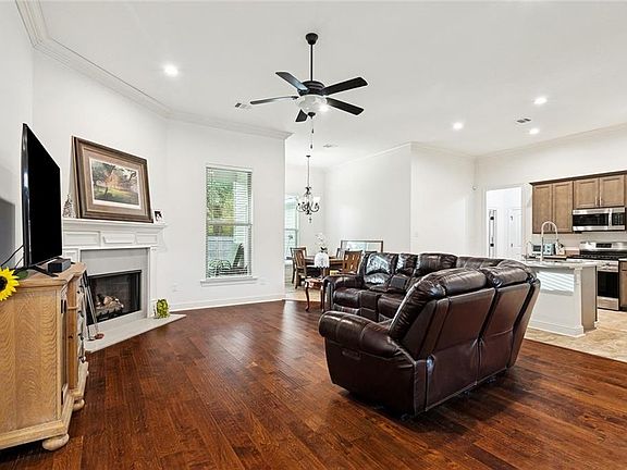 2nd image of 709 Jackson Ct