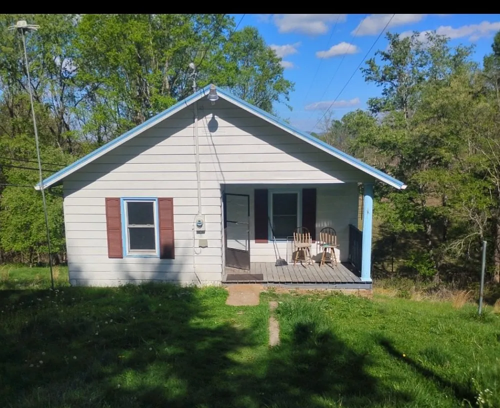 Sweet older home in the mountains — Photo 1