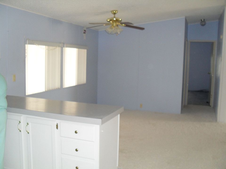 2nd image of 2331 Stella St