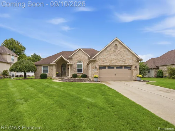 4275 Oak Tree Ct, Fenton, MI 48430