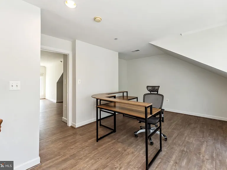 7489 Carriage Hills Dr — Photo 28