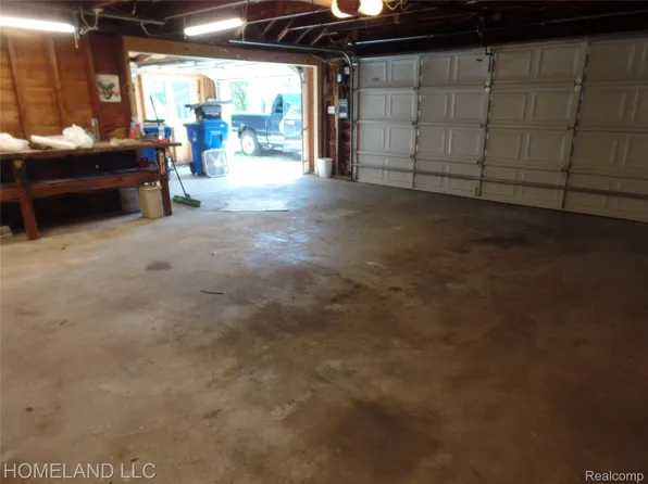 4039 Lotus Dr, Waterford MI