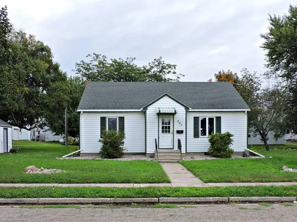 405 Summit Ave, Hanska, MN 56041