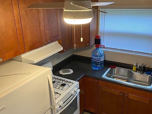 4th image of 25057 W Petite Ave