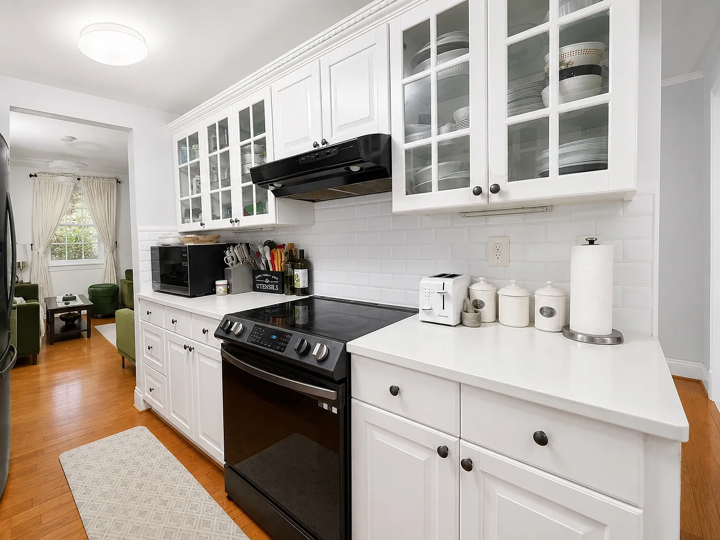 3 bed, 1.5 bath, 1920 sqft, $2,999 — Photo 4