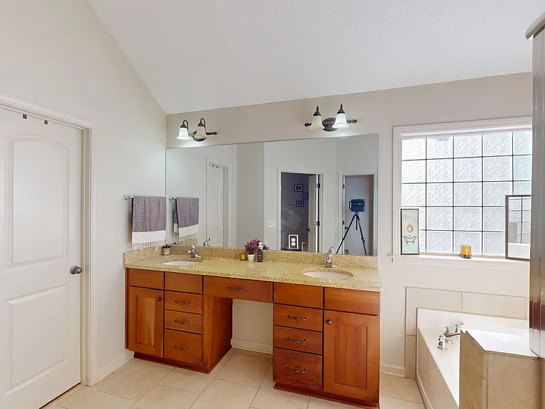 10533 Duncannon Trl — Photo 28