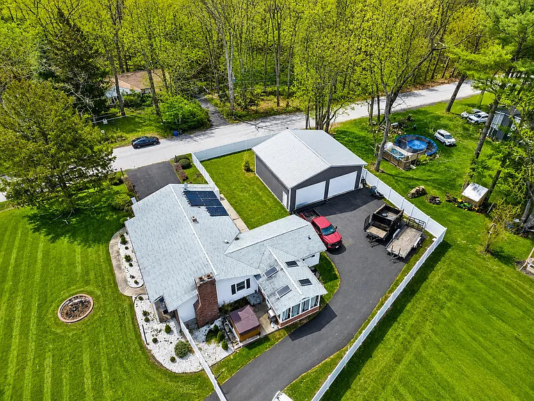 38 Bramble Ln — Photo 1