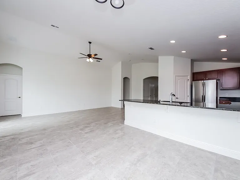 1000 Mardi Gras Dr — Photo 4