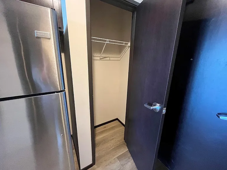 Galaxie High Rise Apartments — Photo 12