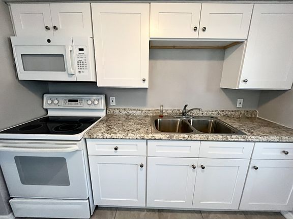 2nd image of 5313 Oakwood Ct #10028-9