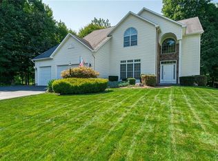 1 Orangewood Dr, Liverpool, NY 13090
