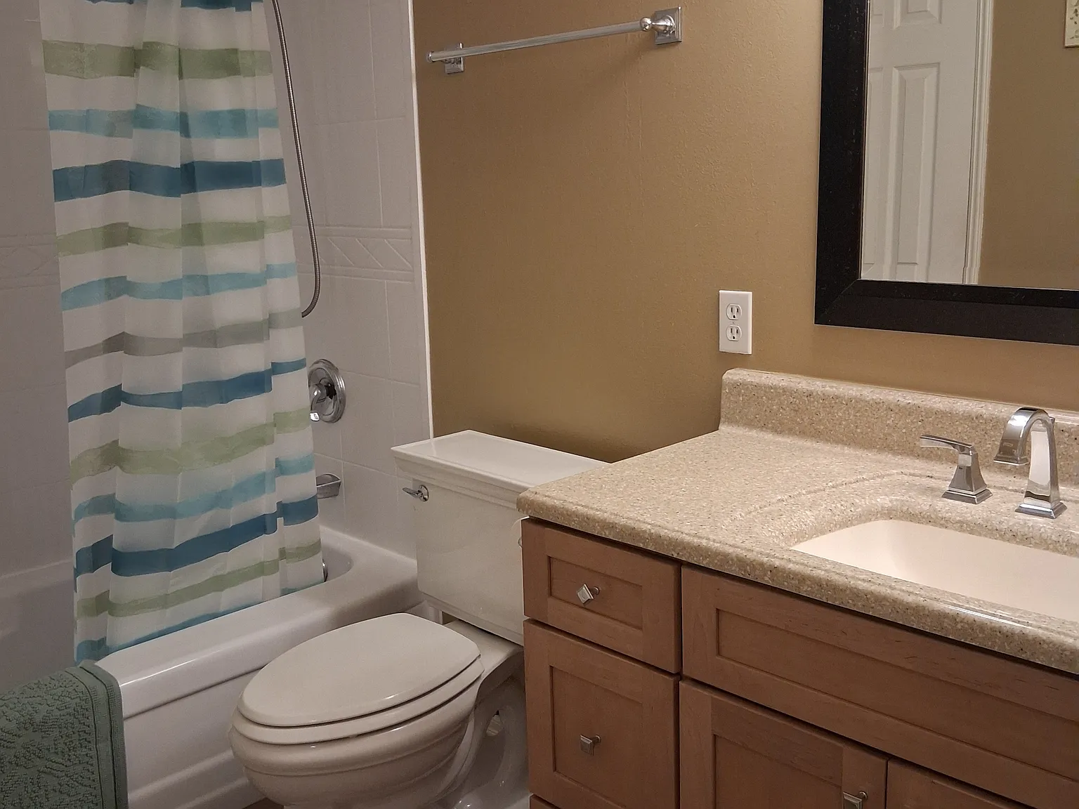 1610 Park Ave — Photo 3