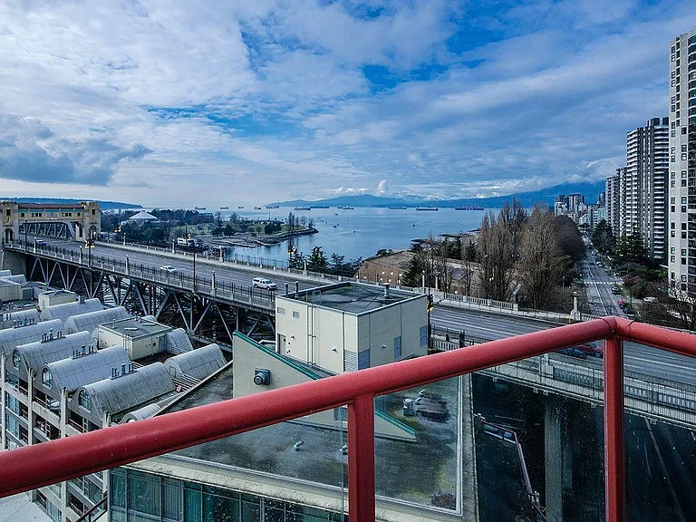 1000 Beach Ave #1305 — Photo 9