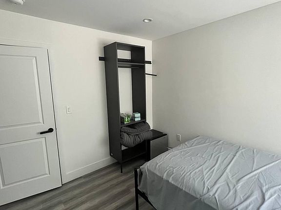 4th image of 1426 W 36th St